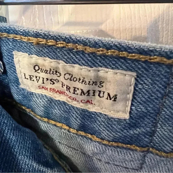 Levi’s 26” Waist A Line Tri Colored Mom Shorts, GUC - Picture 6 of 9